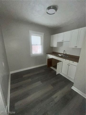 987 Evangeline Road, Cleveland, OH 44110