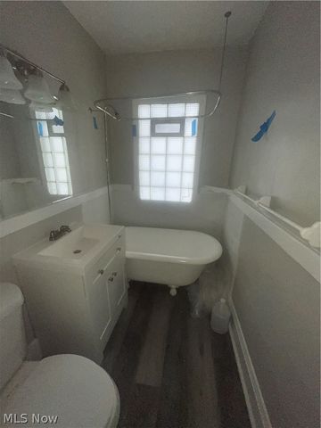 987 Evangeline Road, Cleveland, OH 44110