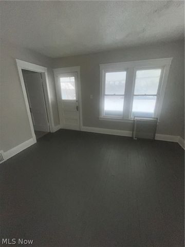 987 Evangeline Road, Cleveland, OH 44110