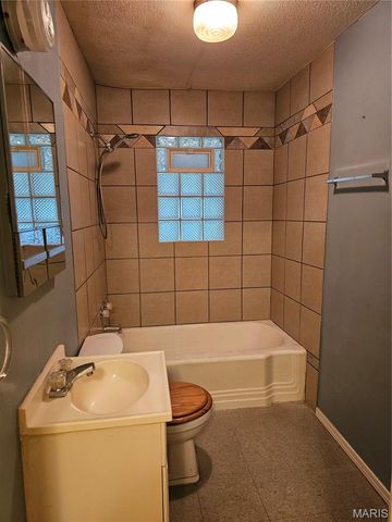 6104 Idaho Avenue, St Louis, MO 63111