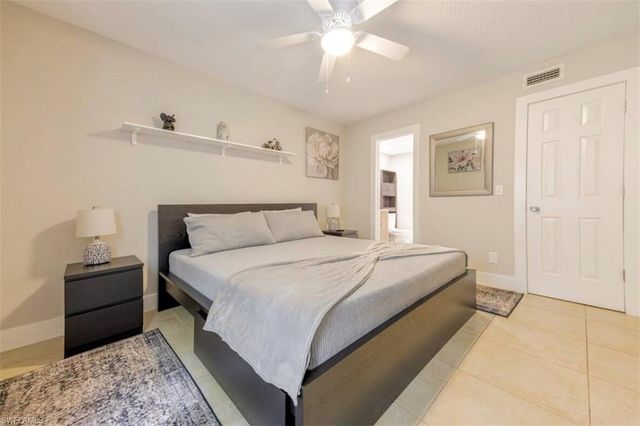 4605 Bayshore DR G2, Naples, FL 34112