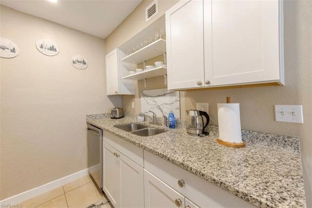 4605 Bayshore DR G2, Naples, FL 34112