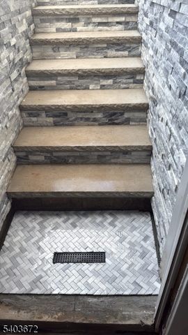 863 Lafayette St, Elizabeth City, NJ 07201