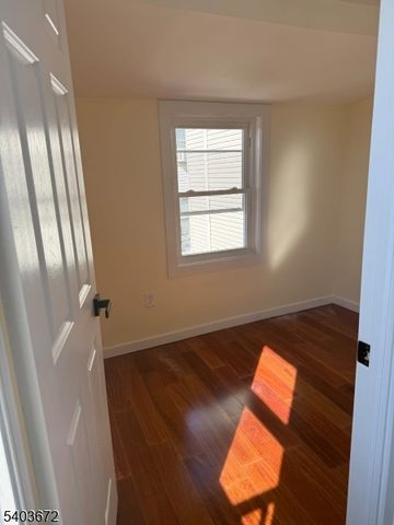 863 Lafayette St, Elizabeth City, NJ 07201