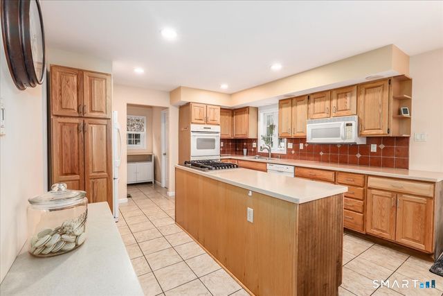 32 Country Way, Bethel, CT 06801