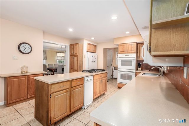 32 Country Way, Bethel, CT 06801