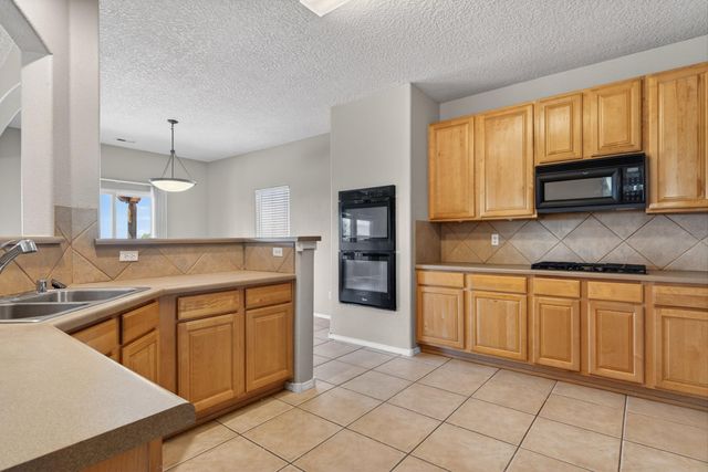 1346 Mountain Vista Drive SE, Rio Rancho, NM 87124