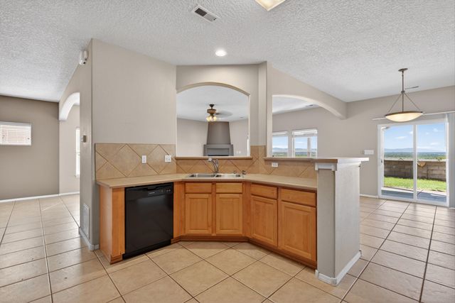 1346 Mountain Vista Drive SE, Rio Rancho, NM 87124