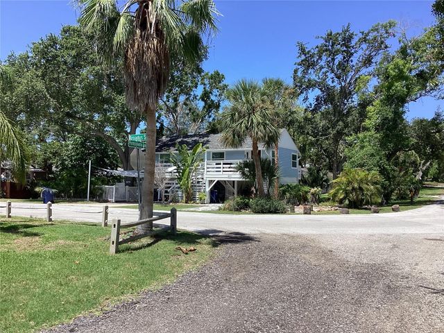 401 PENNSYLVANIA AVENUE, Crystal Beach, FL 34681