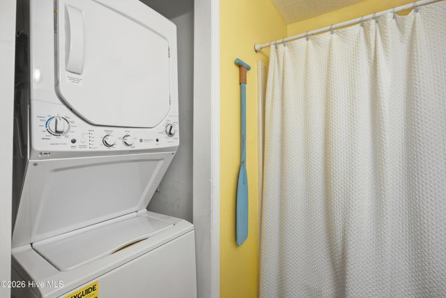 1707 Carolina Beach Avenue N Apt 1h, Carolina Beach, NC 28428