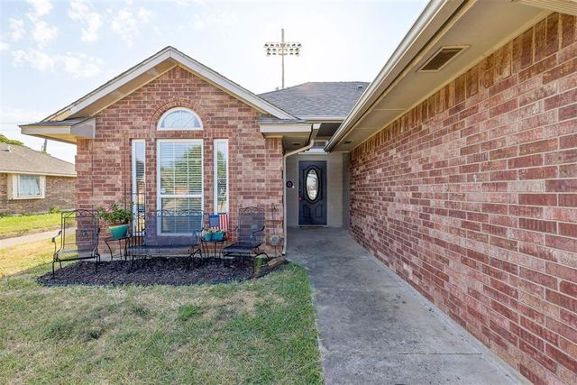 15900 Vicki Drive, Oklahoma City, OK 73170