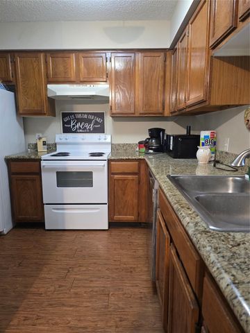 2501 Gulf Freeway 249D, Dickinson, TX 77539