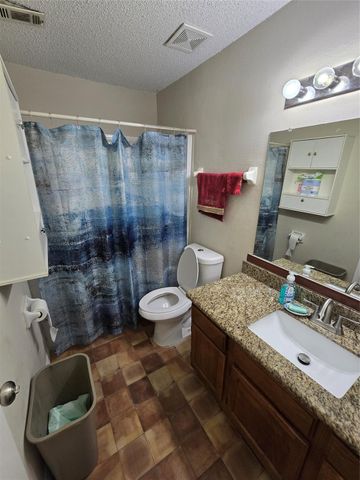 2501 Gulf Freeway 249D, Dickinson, TX 77539