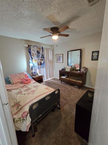 2501 Gulf Freeway 249D, Dickinson, TX 77539