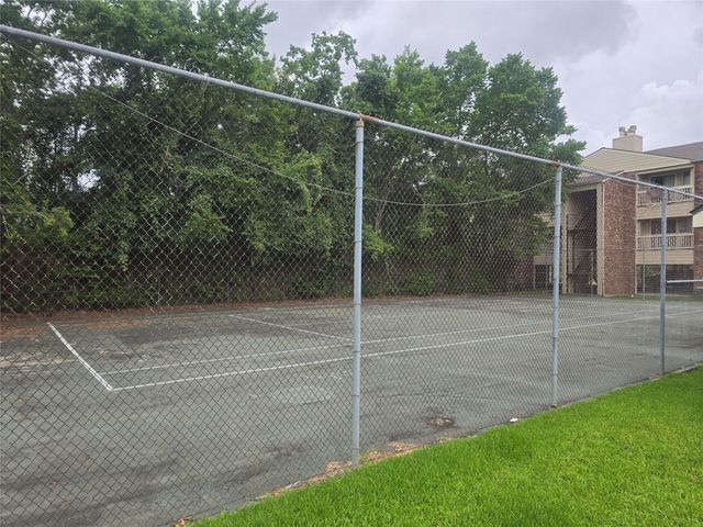 2501 Gulf Freeway 249D, Dickinson, TX 77539