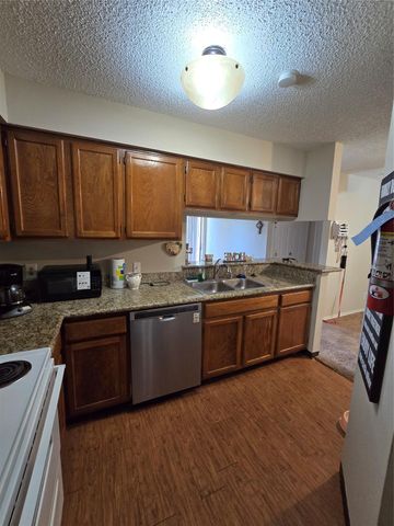 2501 Gulf Freeway 249D, Dickinson, TX 77539