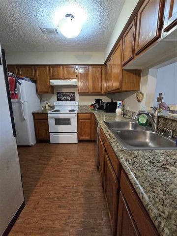 2501 Gulf Freeway 249D, Dickinson, TX 77539