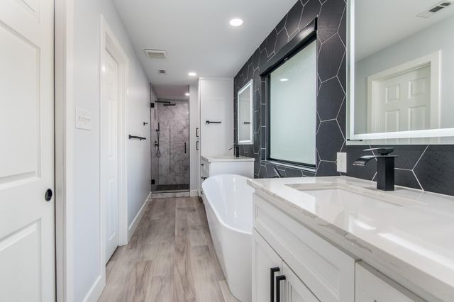 712 Clarence Street, Tomball, TX 77375