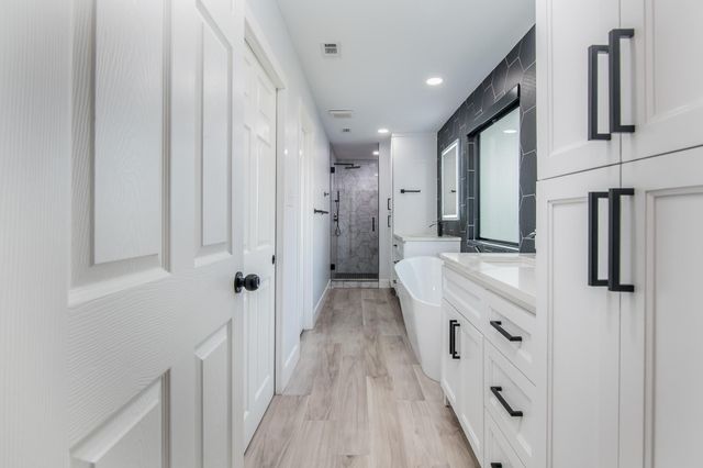 712 Clarence Street, Tomball, TX 77375