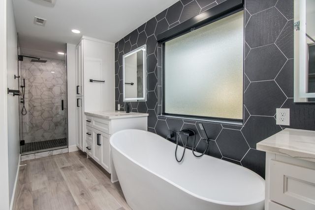 712 Clarence Street, Tomball, TX 77375