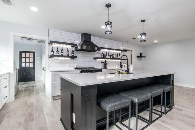 712 Clarence Street, Tomball, TX 77375