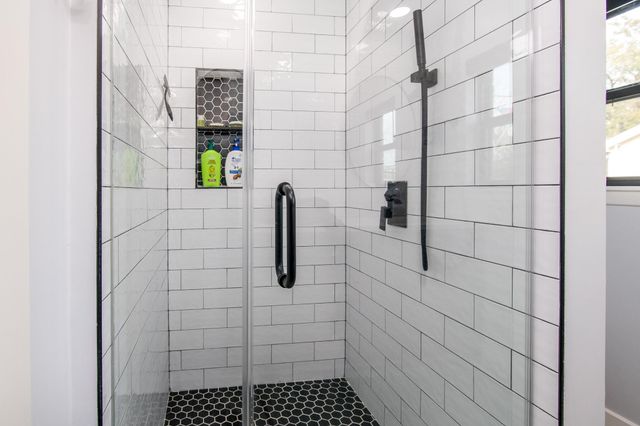 712 Clarence Street, Tomball, TX 77375