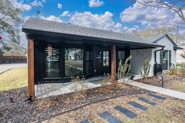 712 Clarence Street, Tomball, TX 77375