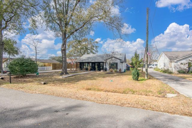 712 Clarence Street, Tomball, TX 77375