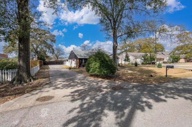 712 Clarence Street, Tomball, TX 77375