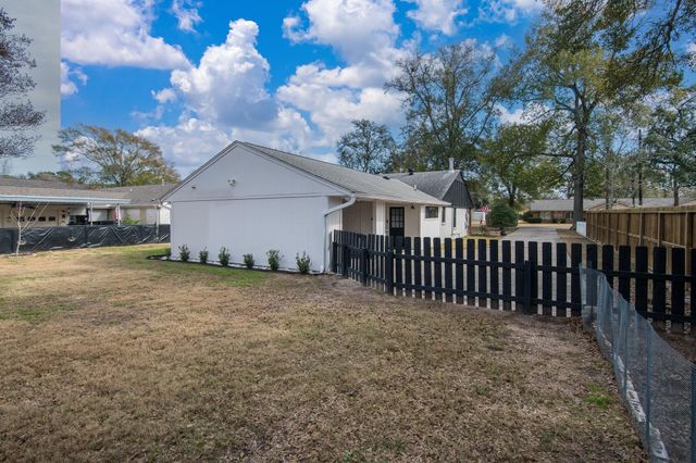 712 Clarence Street, Tomball, TX 77375