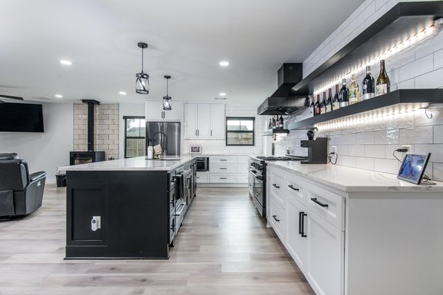 712 Clarence Street, Tomball, TX 77375