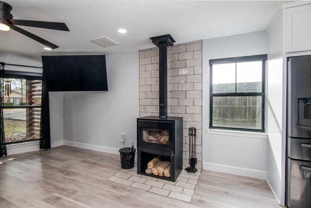 712 Clarence Street, Tomball, TX 77375