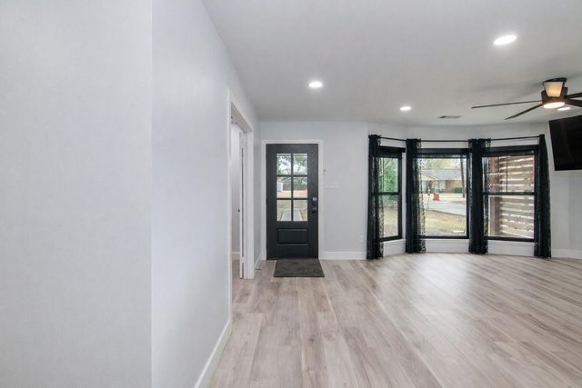 712 Clarence Street, Tomball, TX 77375