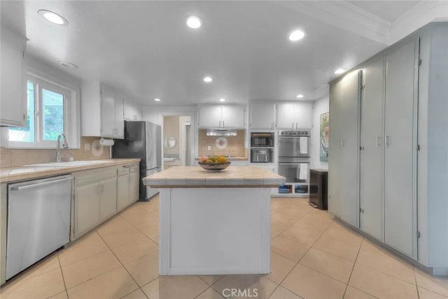 1517 E 19th, Santa Ana, CA 92705