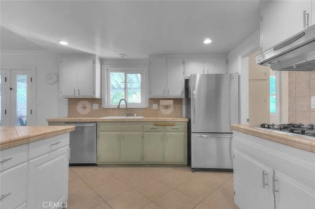 1517 E 19th, Santa Ana, CA 92705