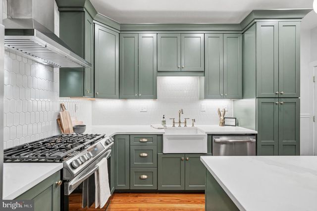 5 E COLLINGS AVE, Collingswood, NJ 08108