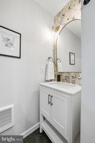 5 E COLLINGS AVE, Collingswood, NJ 08108