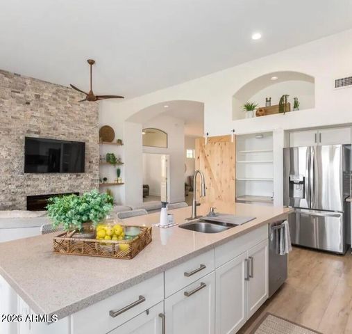 16634 S 3rd Place, Phoenix, AZ 85048
