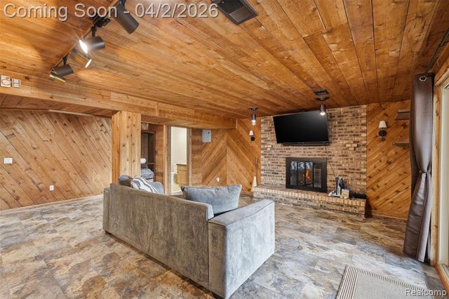 1929 Ridge Road, White Lake, MI 48383