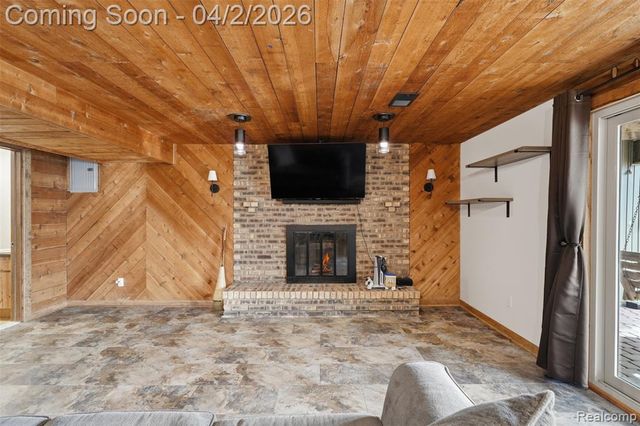 1929 Ridge Road, White Lake, MI 48383