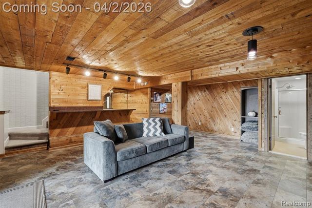 1929 Ridge Road, White Lake, MI 48383