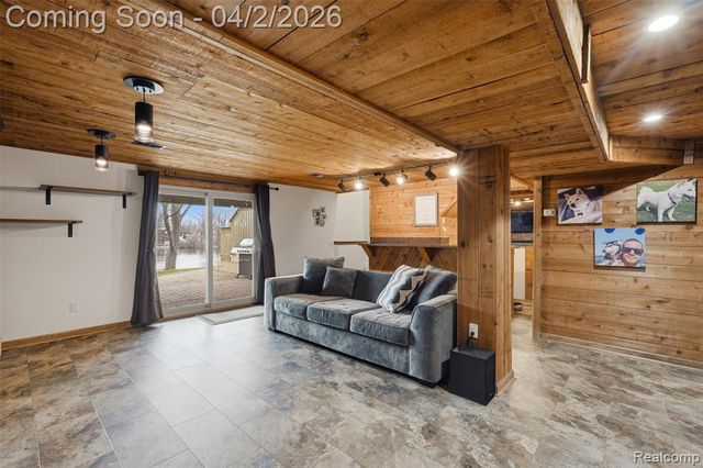 1929 Ridge Road, White Lake, MI 48383