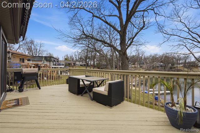 1929 Ridge Road, White Lake, MI 48383