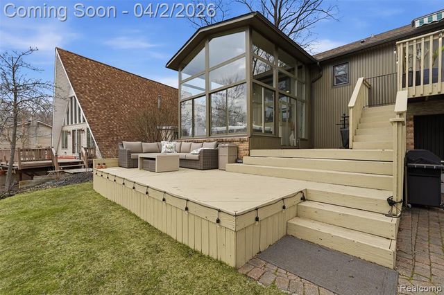 1929 Ridge Road, White Lake, MI 48383