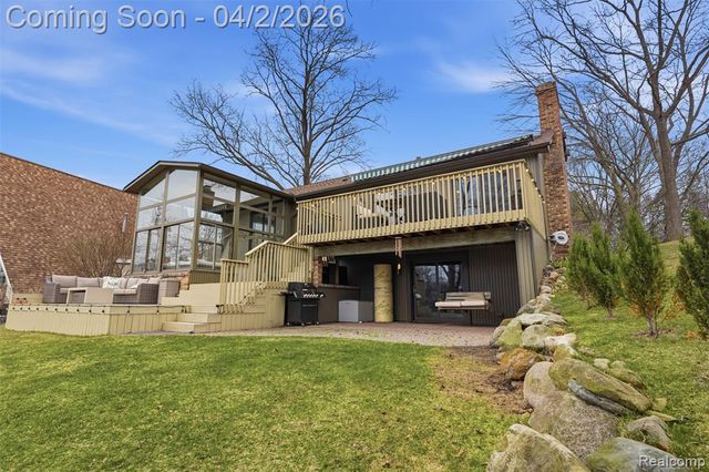 1929 Ridge Road, White Lake, MI 48383