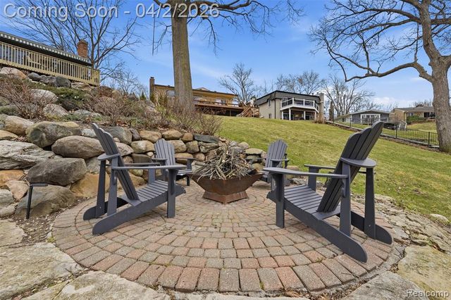 1929 Ridge Road, White Lake, MI 48383