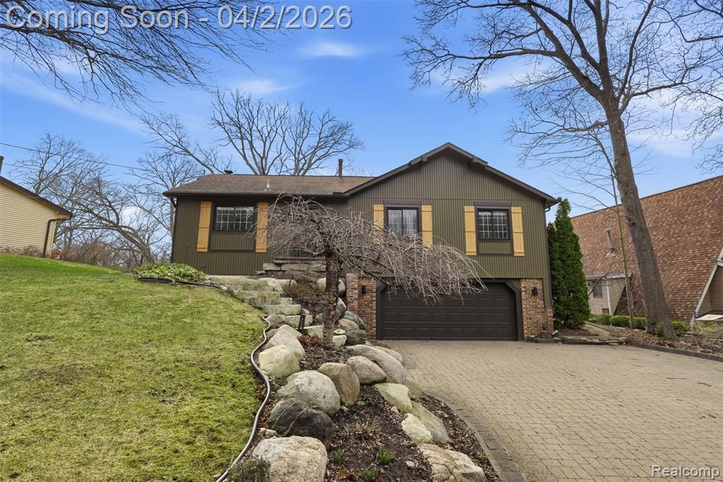 1929 Ridge Road, White Lake, MI 48383