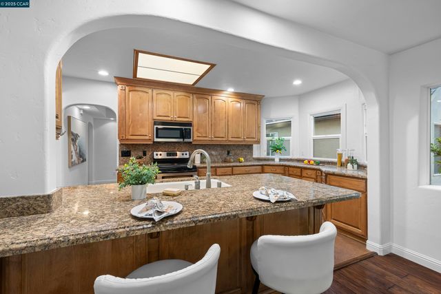 912 Brown St, Martinez, CA 94553