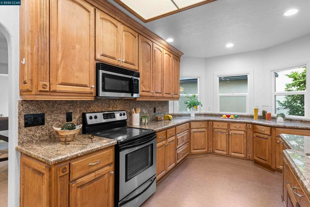 912 Brown St, Martinez, CA 94553