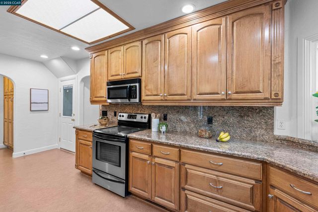 912 Brown St, Martinez, CA 94553